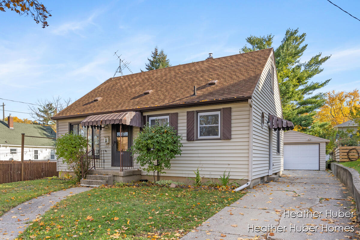626 Houseman Avenue NE