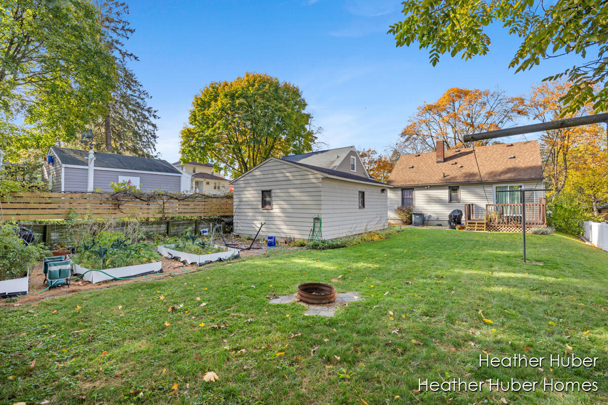 626 Houseman Avenue NE