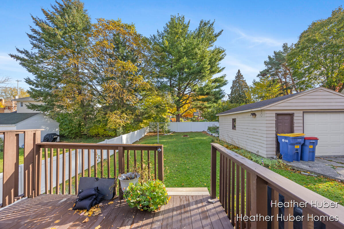626 Houseman Avenue NE
