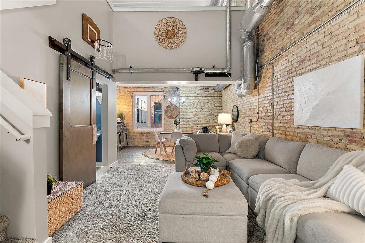 600 Broadway Avenue NW 431