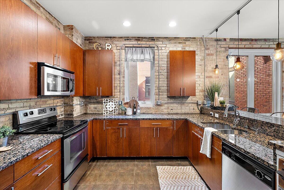 600 Broadway Avenue NW 431