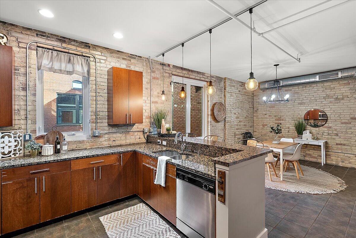600 Broadway Avenue NW 431