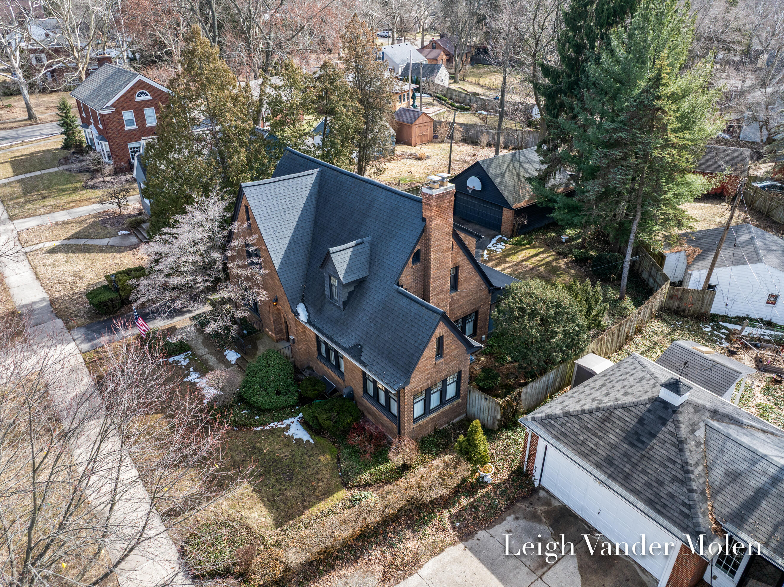 414 Cheshire Drive NE