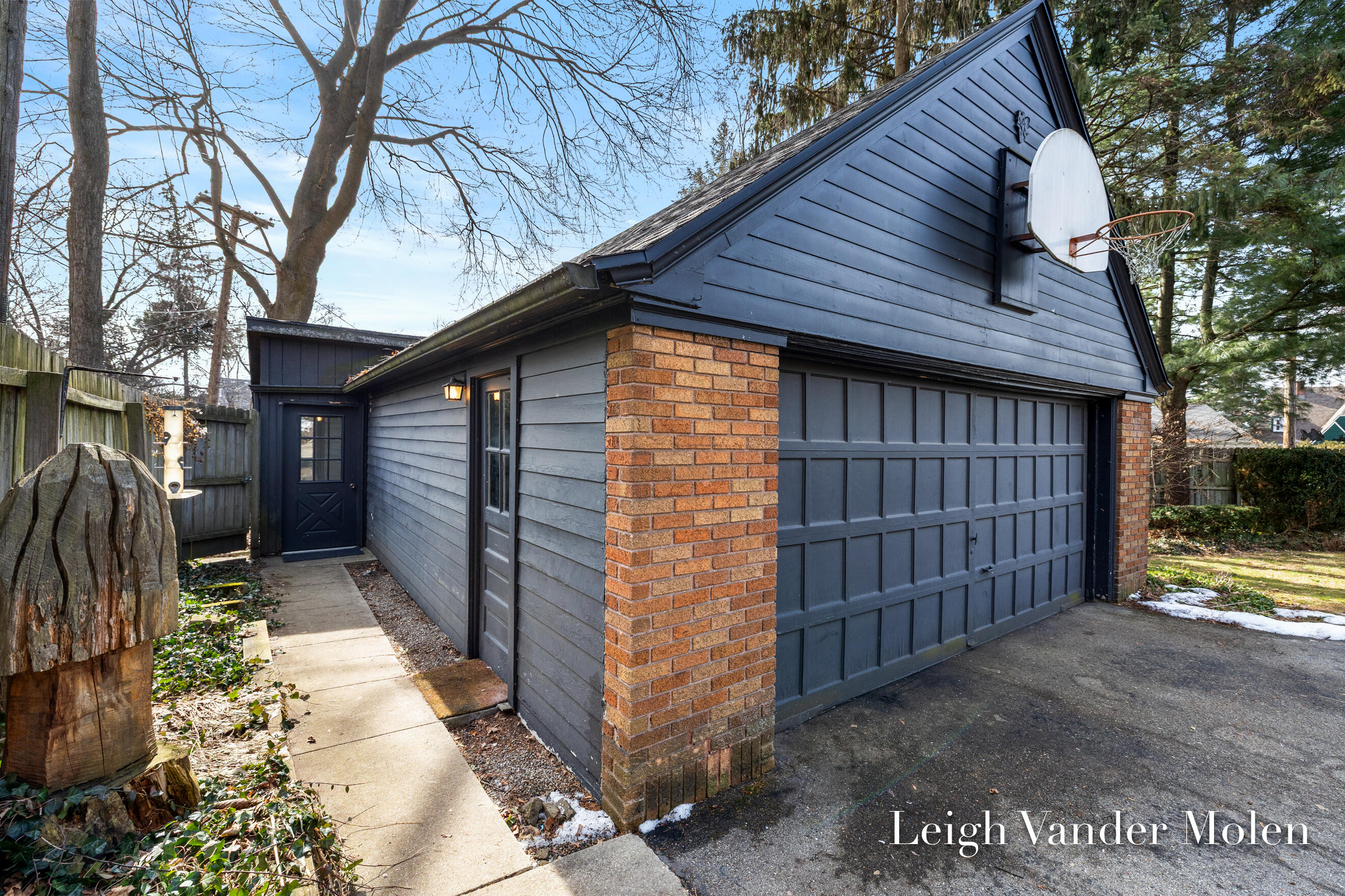 414 Cheshire Drive NE