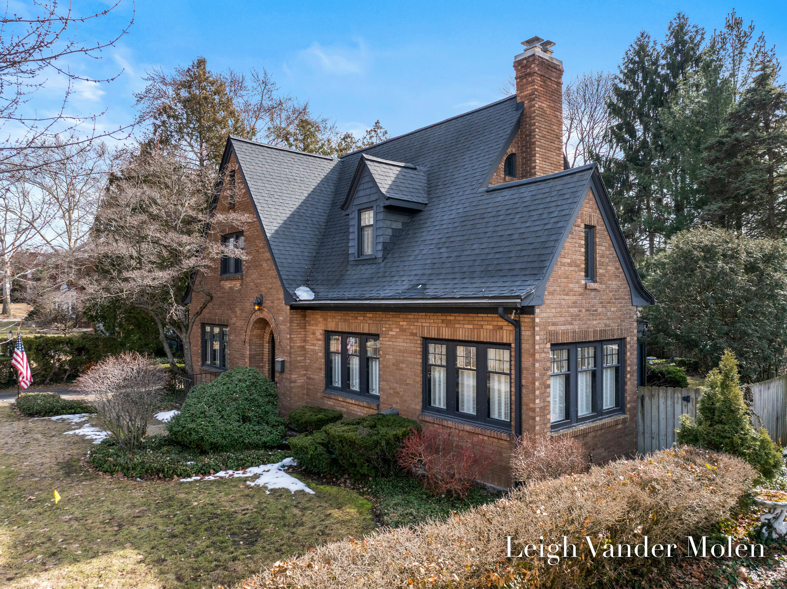414 Cheshire Drive NE