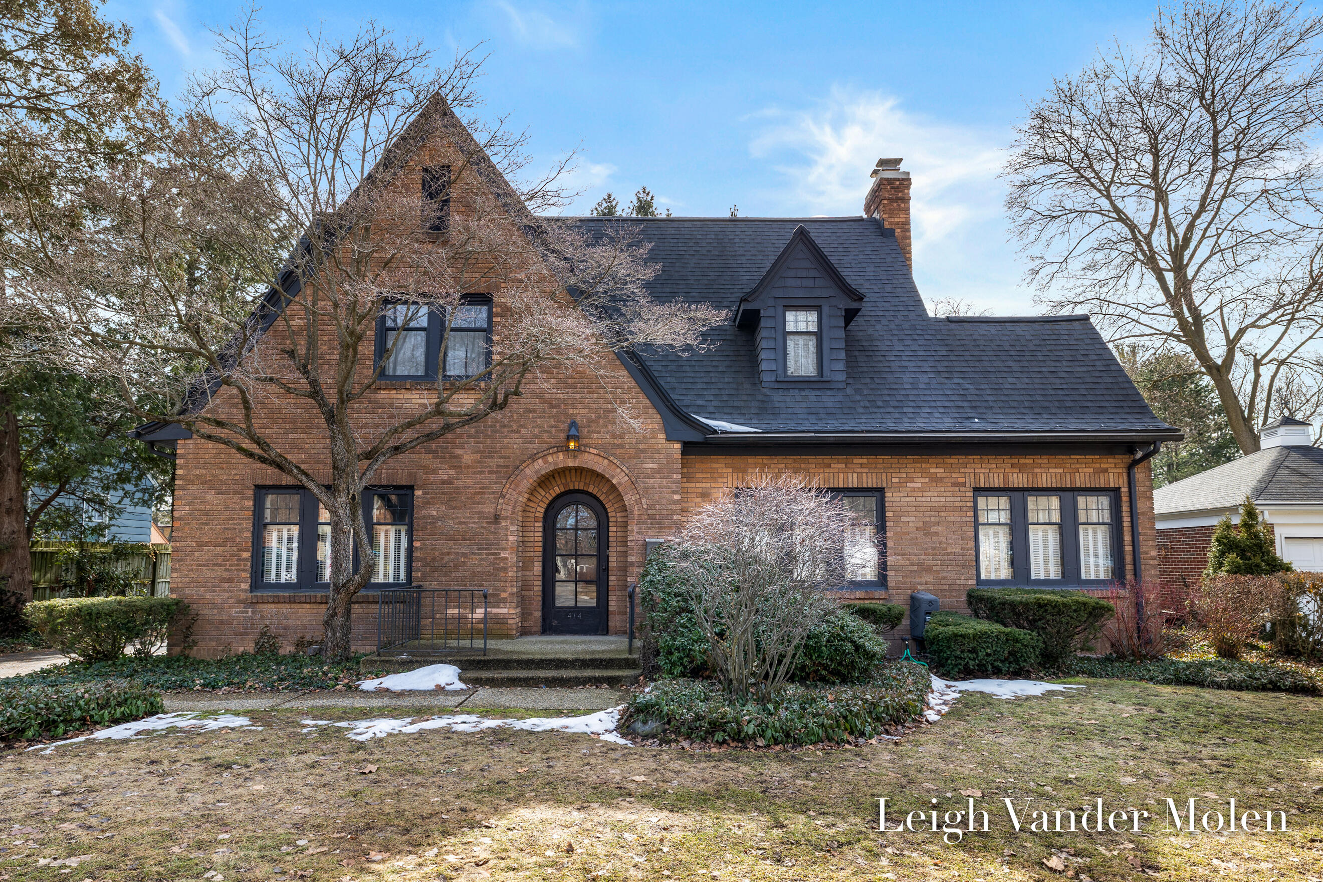 414 Cheshire Drive NE