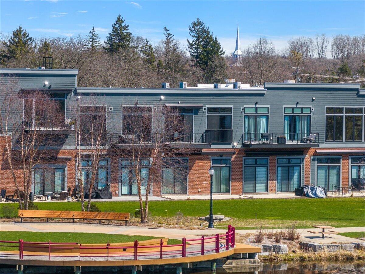 220 King Street 10