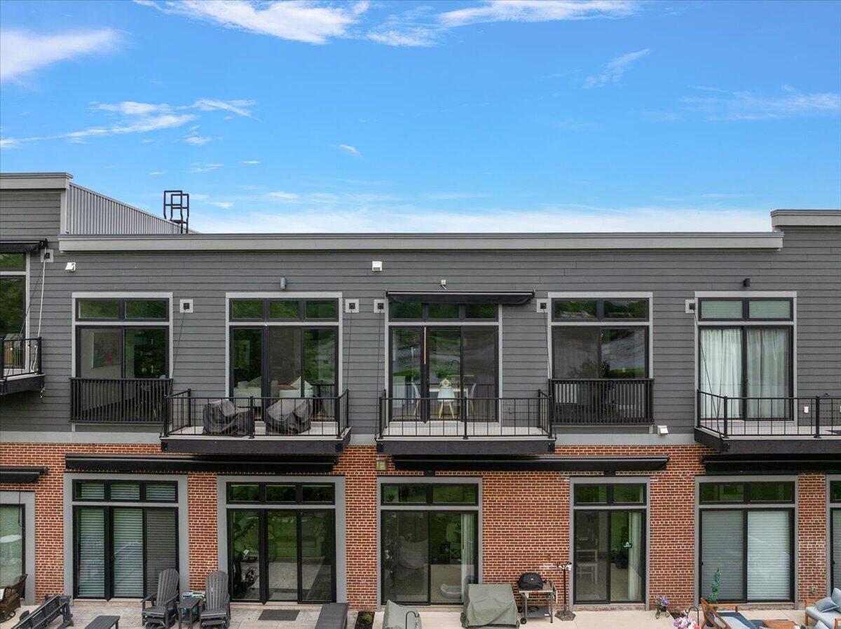 220 King Street 10
