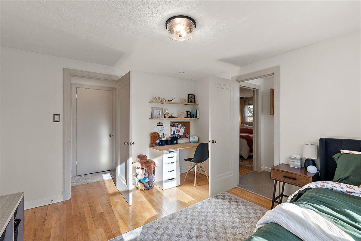 876 Burke Avenue NE