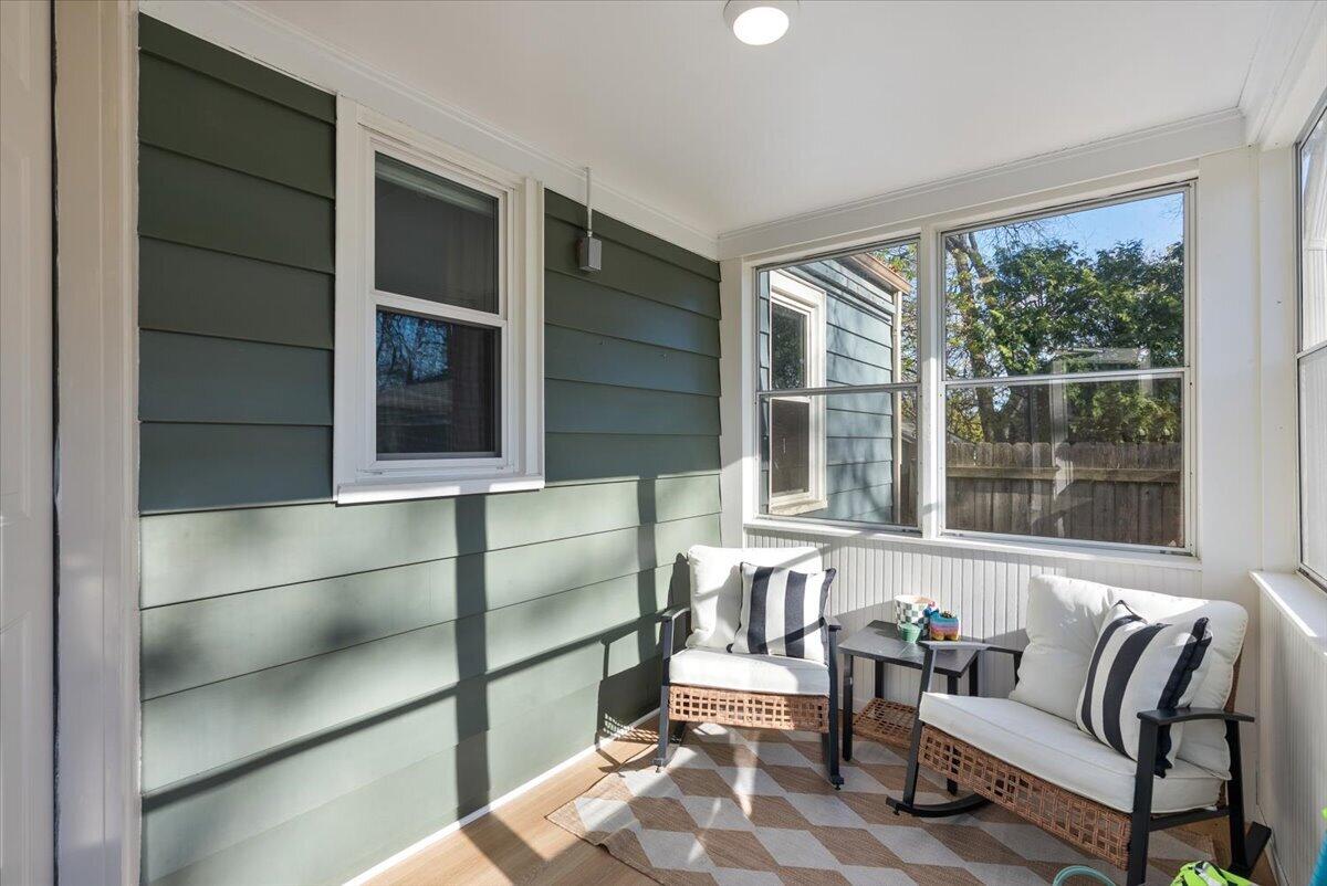 876 Burke Avenue NE