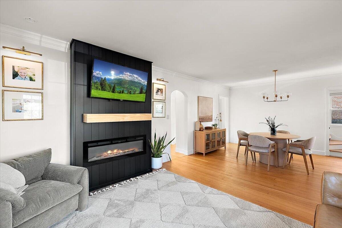 876 Burke Avenue NE