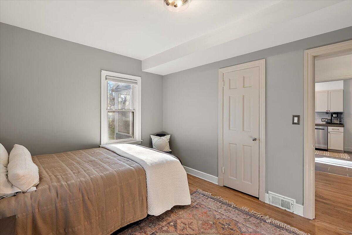 876 Burke Avenue NE