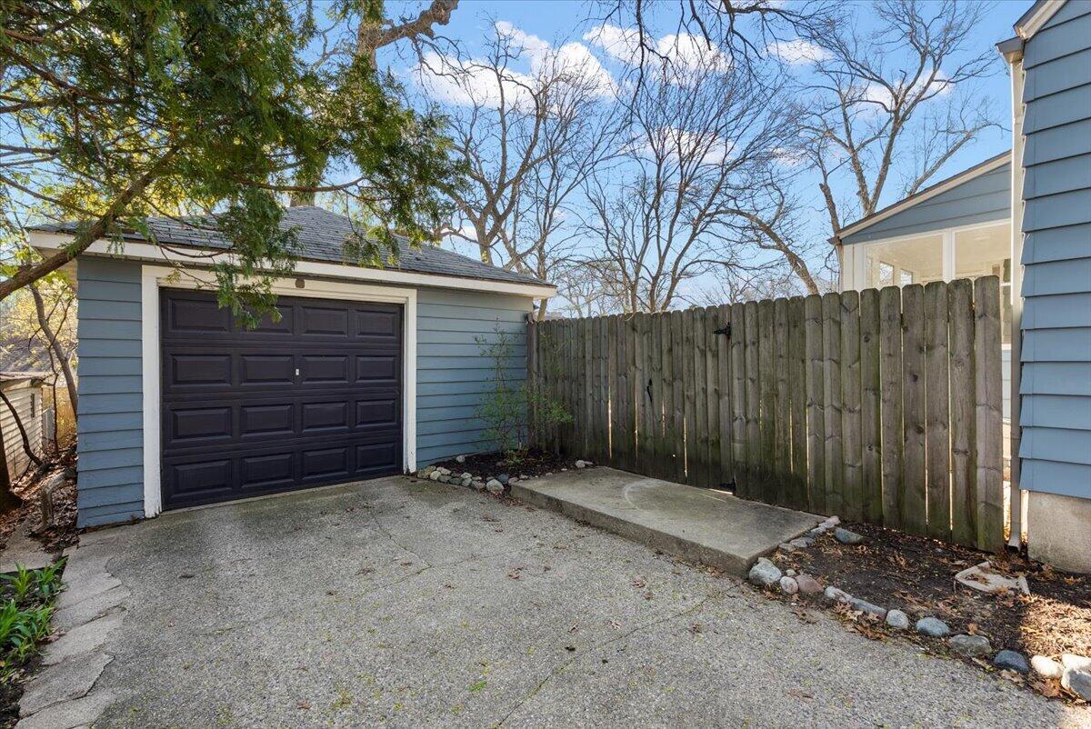 876 Burke Avenue NE