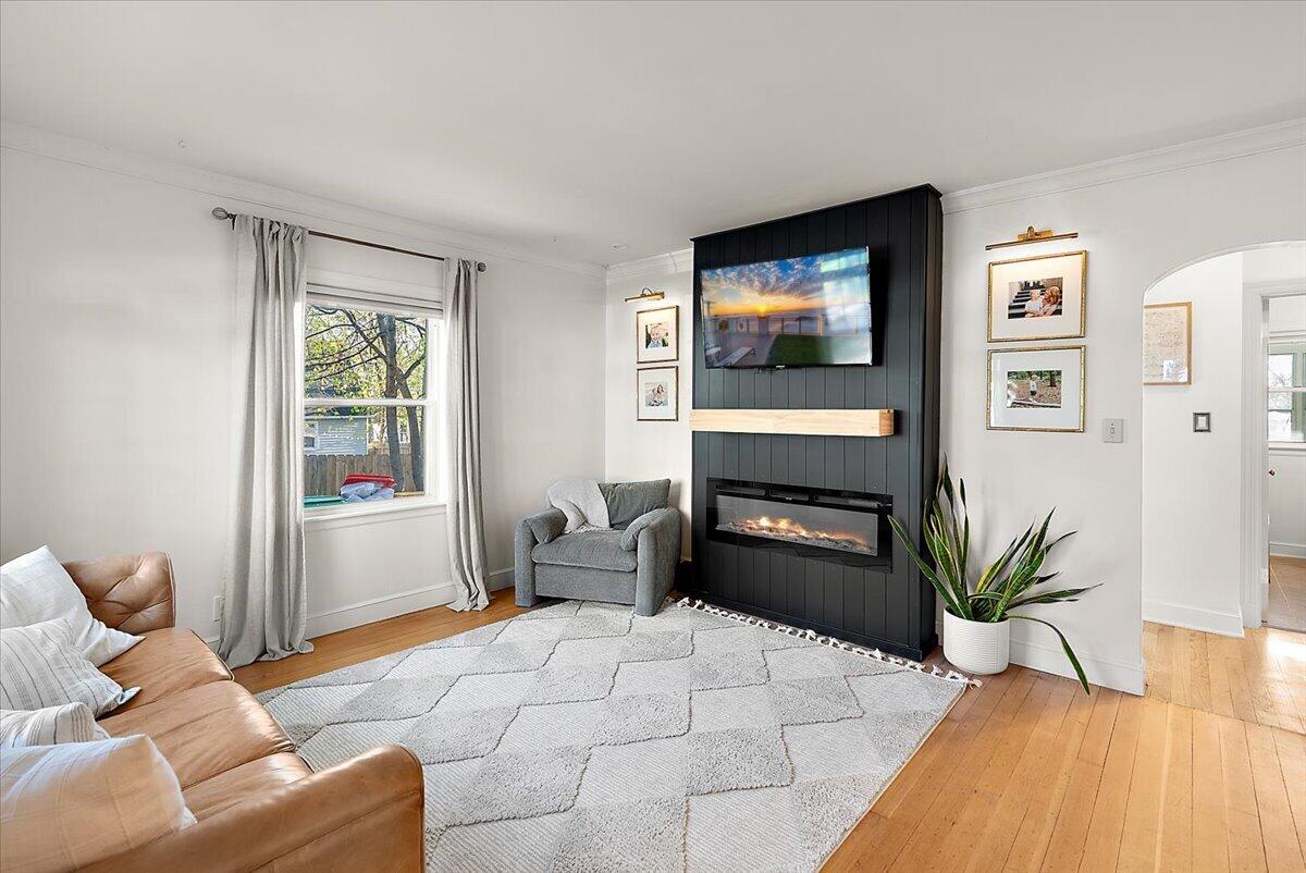 876 Burke Avenue NE