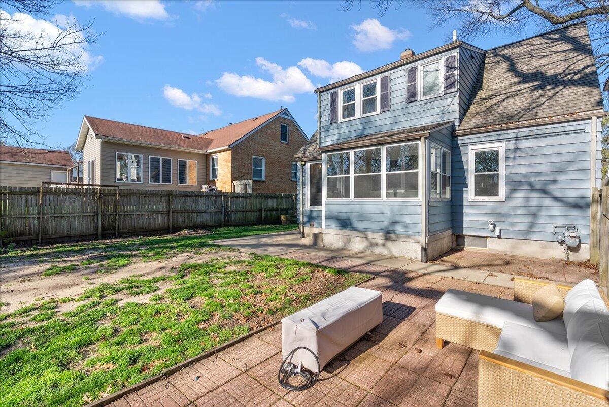 876 Burke Avenue NE