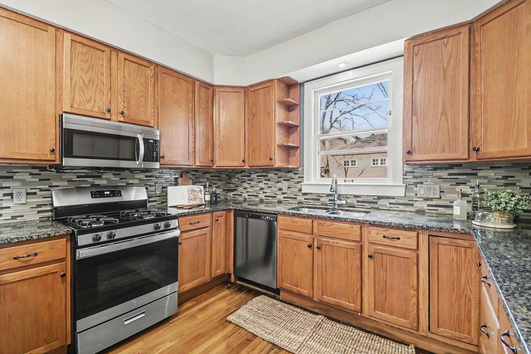 327 Henry Avenue SE