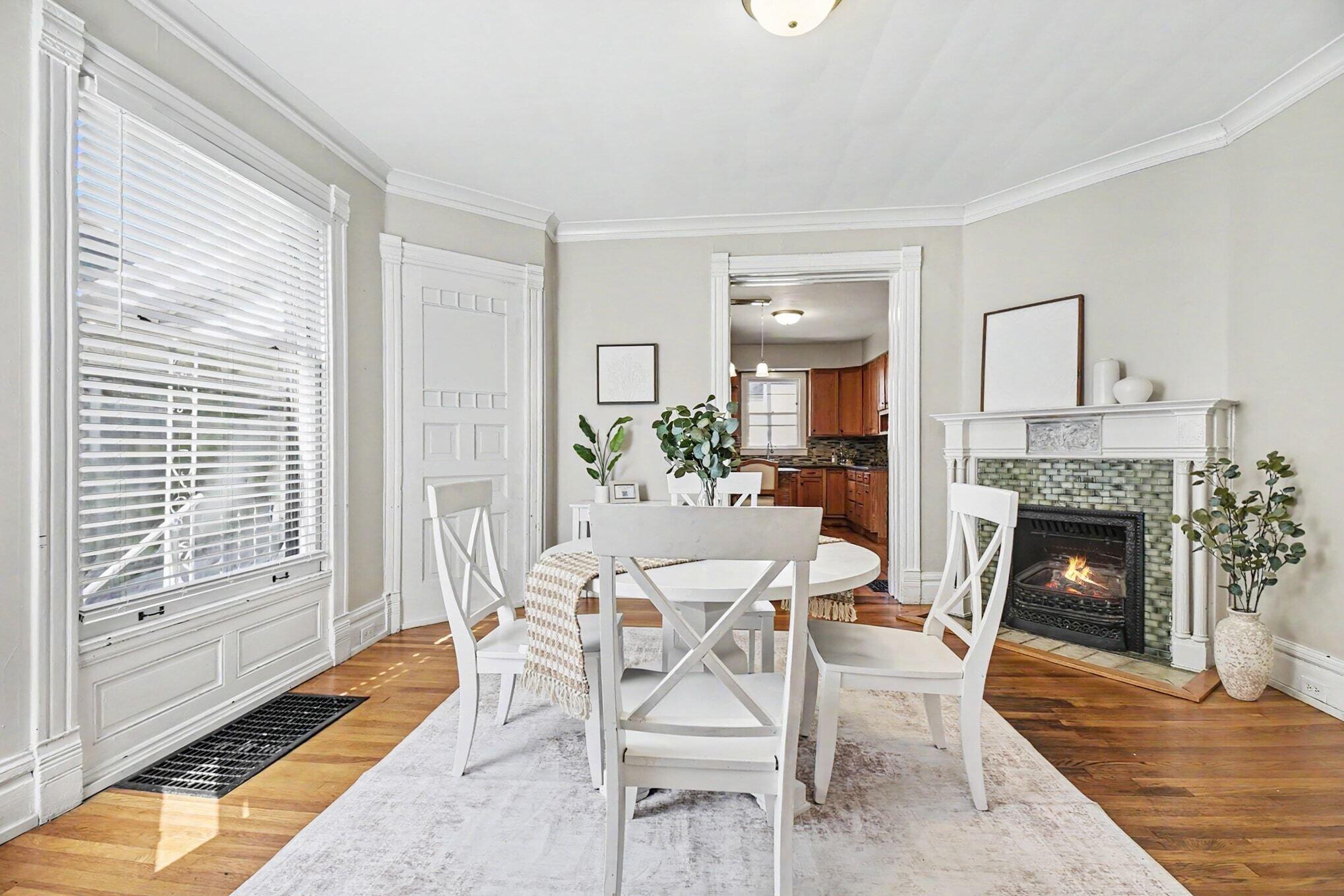 327 Henry Avenue SE