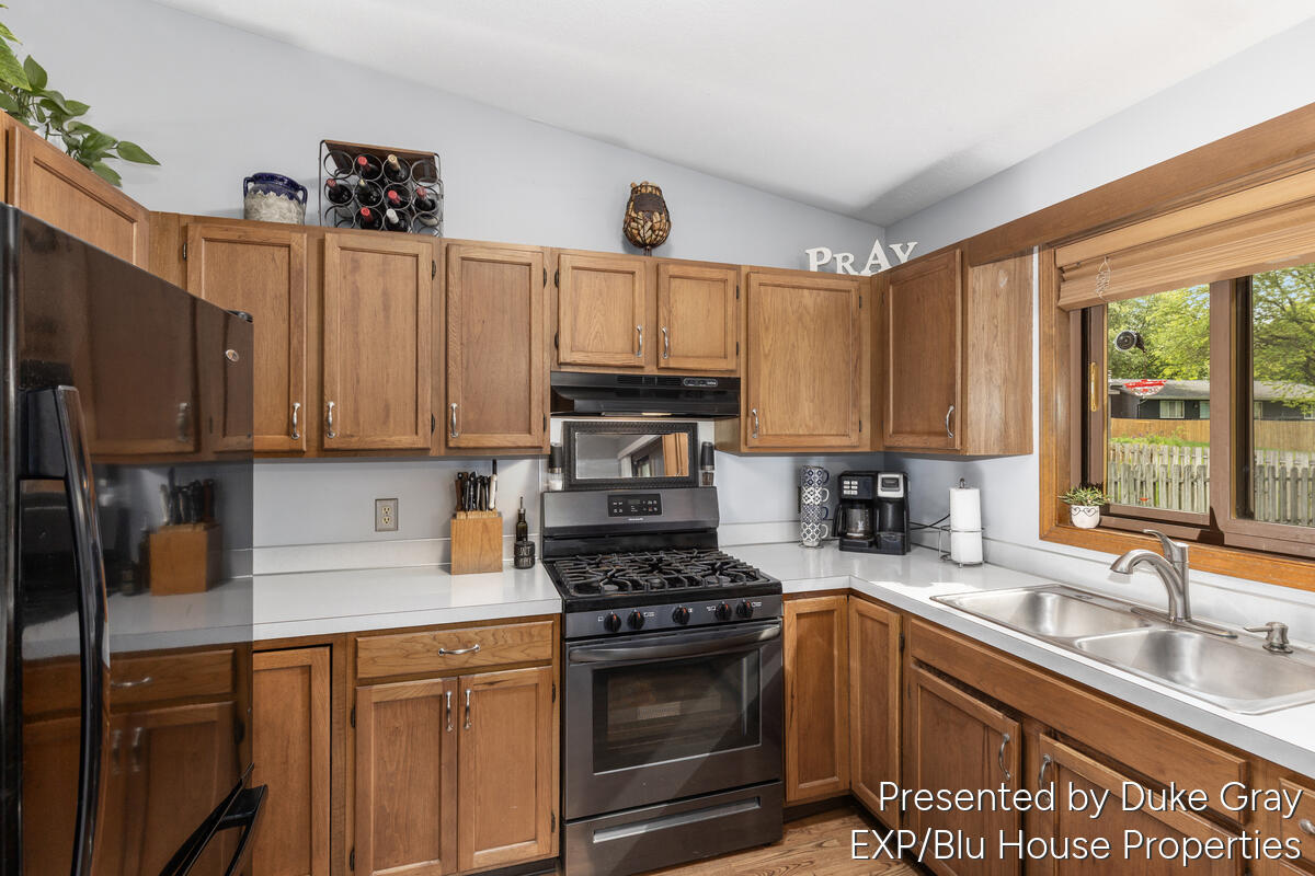 3232 Brook Trail SE