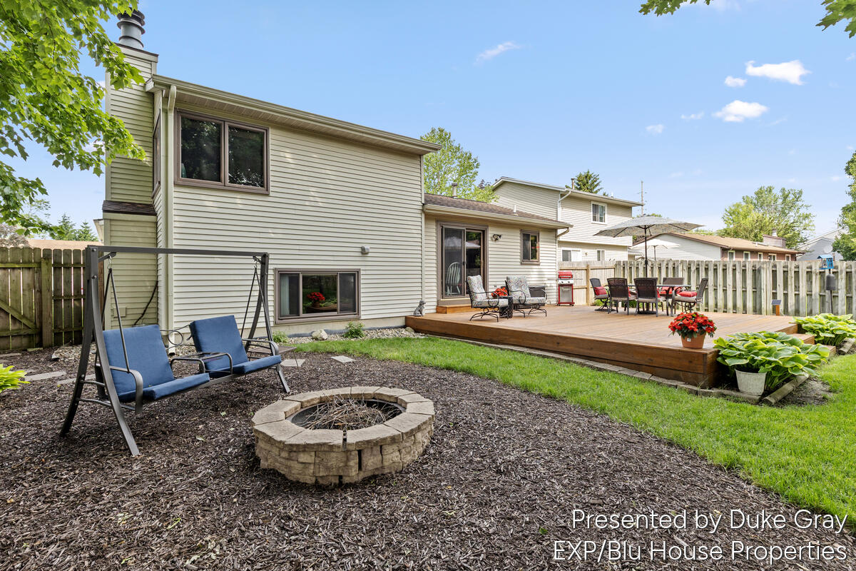 3232 Brook Trail SE