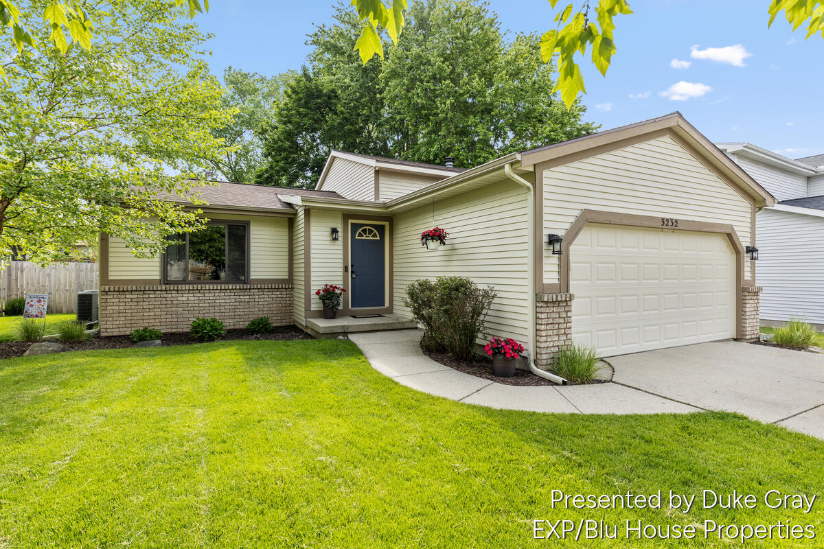 3232 Brook Trail SE