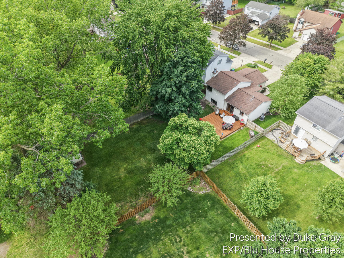 3232 Brook Trail SE