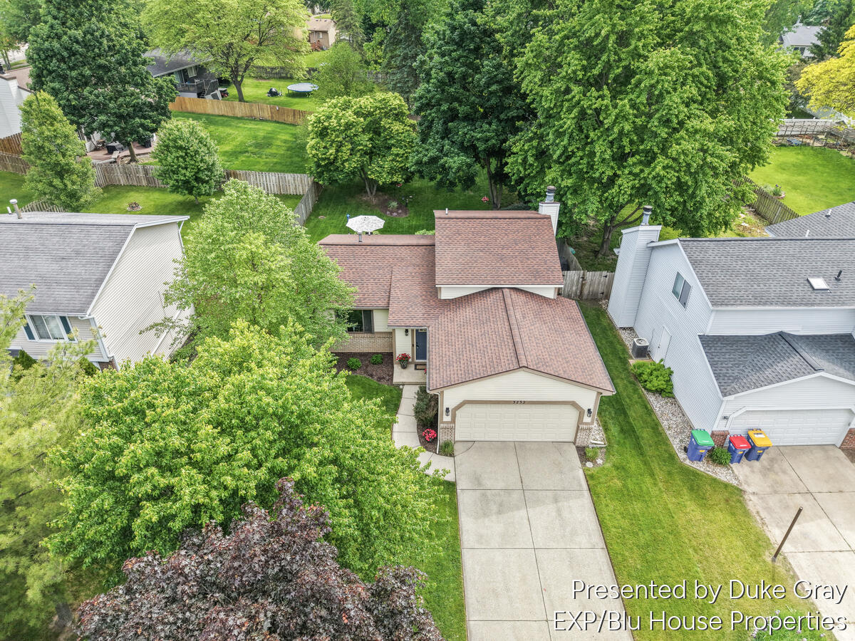 3232 Brook Trail SE