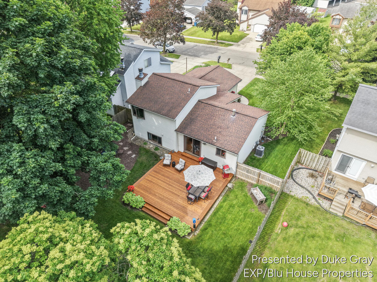3232 Brook Trail SE
