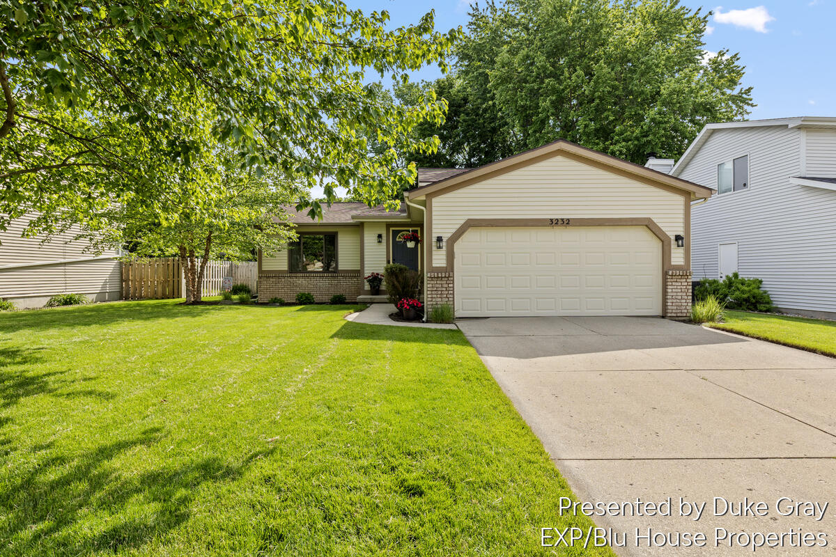 3232 Brook Trail SE
