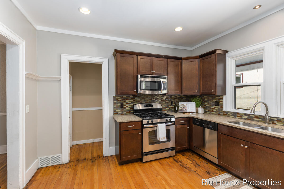 616 Giddings Avenue SE