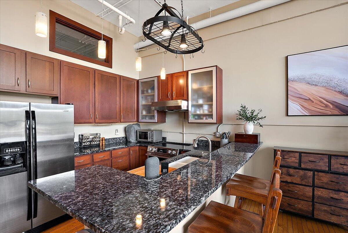 600 Broadway Avenue NW 423