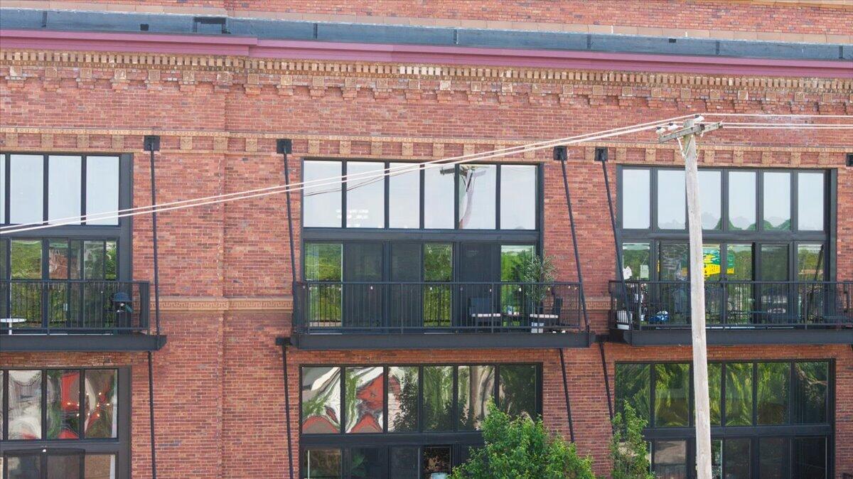 600 Broadway Avenue NW 423
