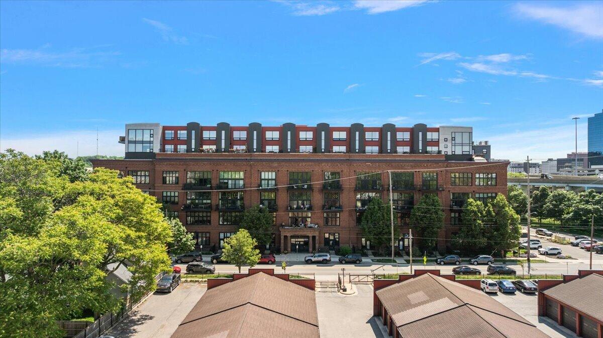 600 Broadway Avenue NW 423