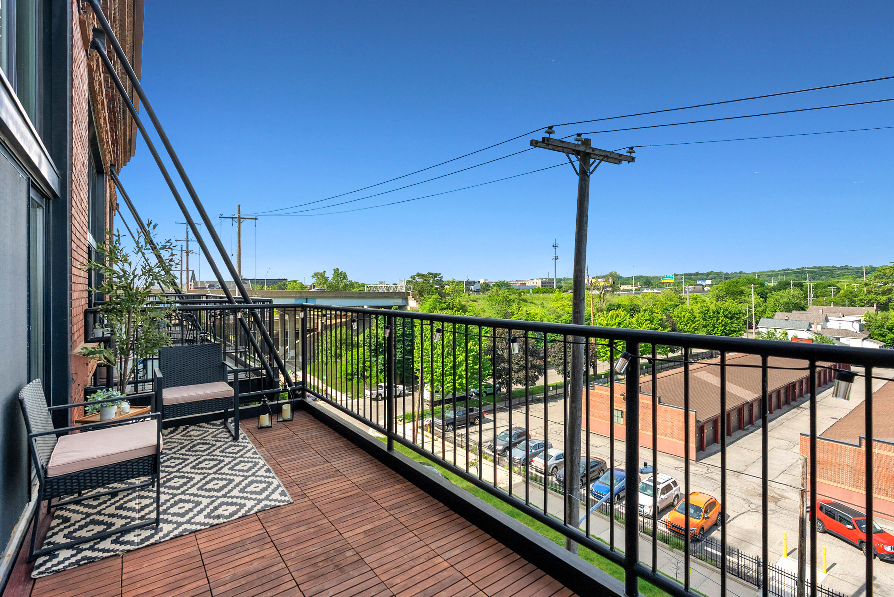 600 Broadway Avenue NW 423