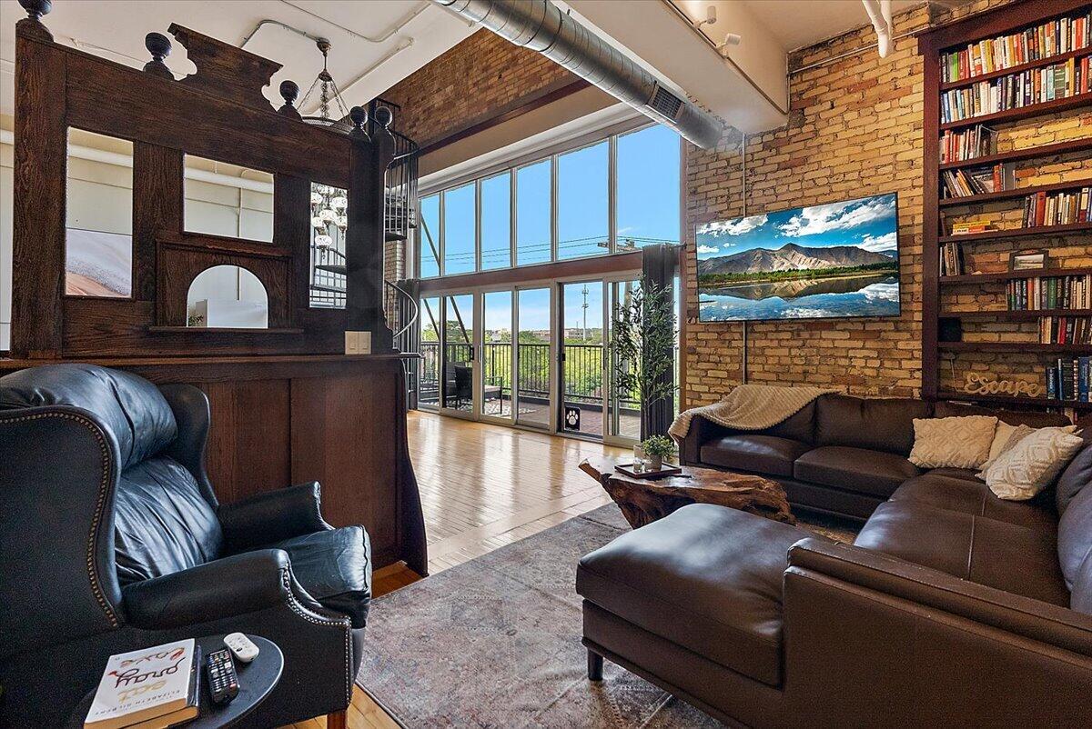 600 Broadway Avenue NW 423