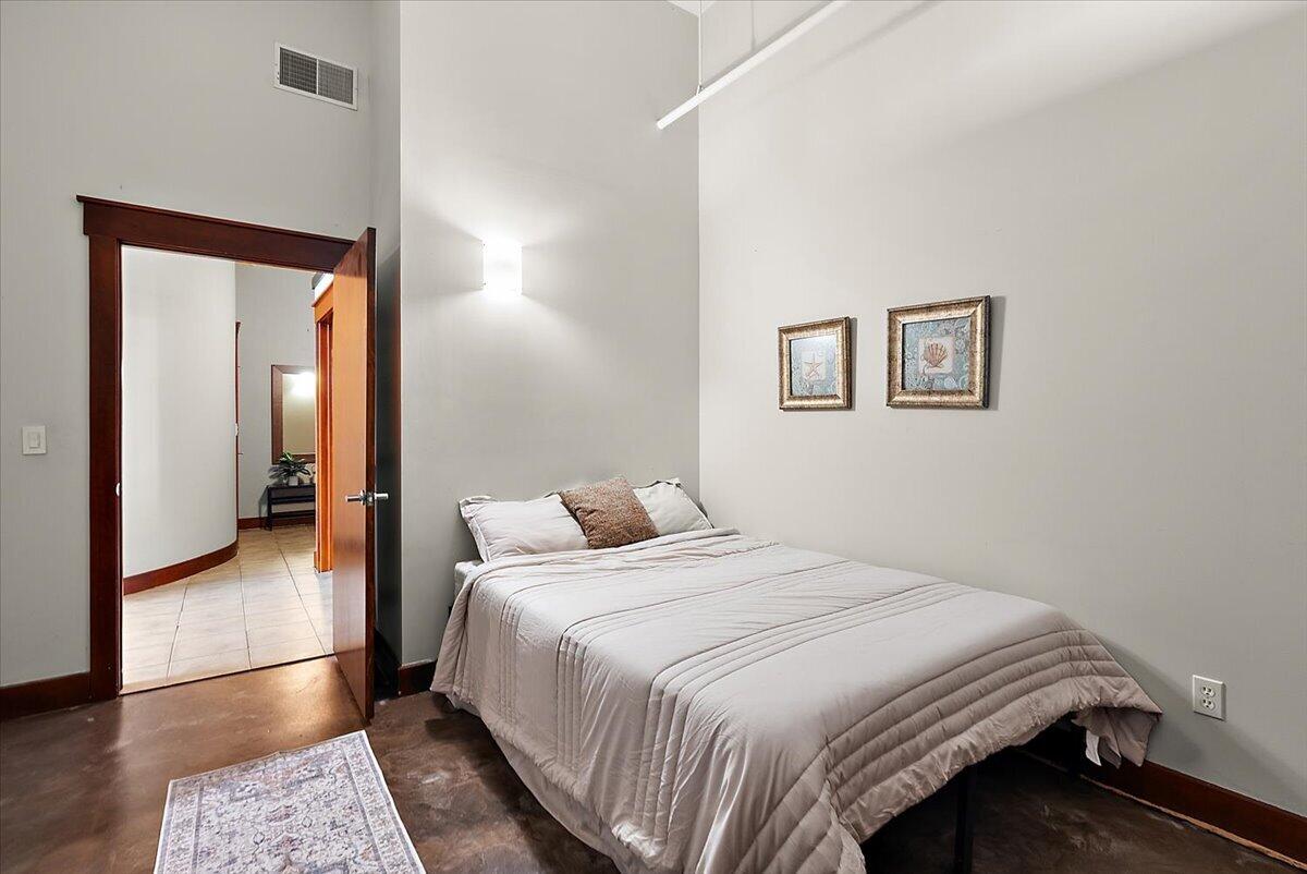600 Broadway Avenue NW 423