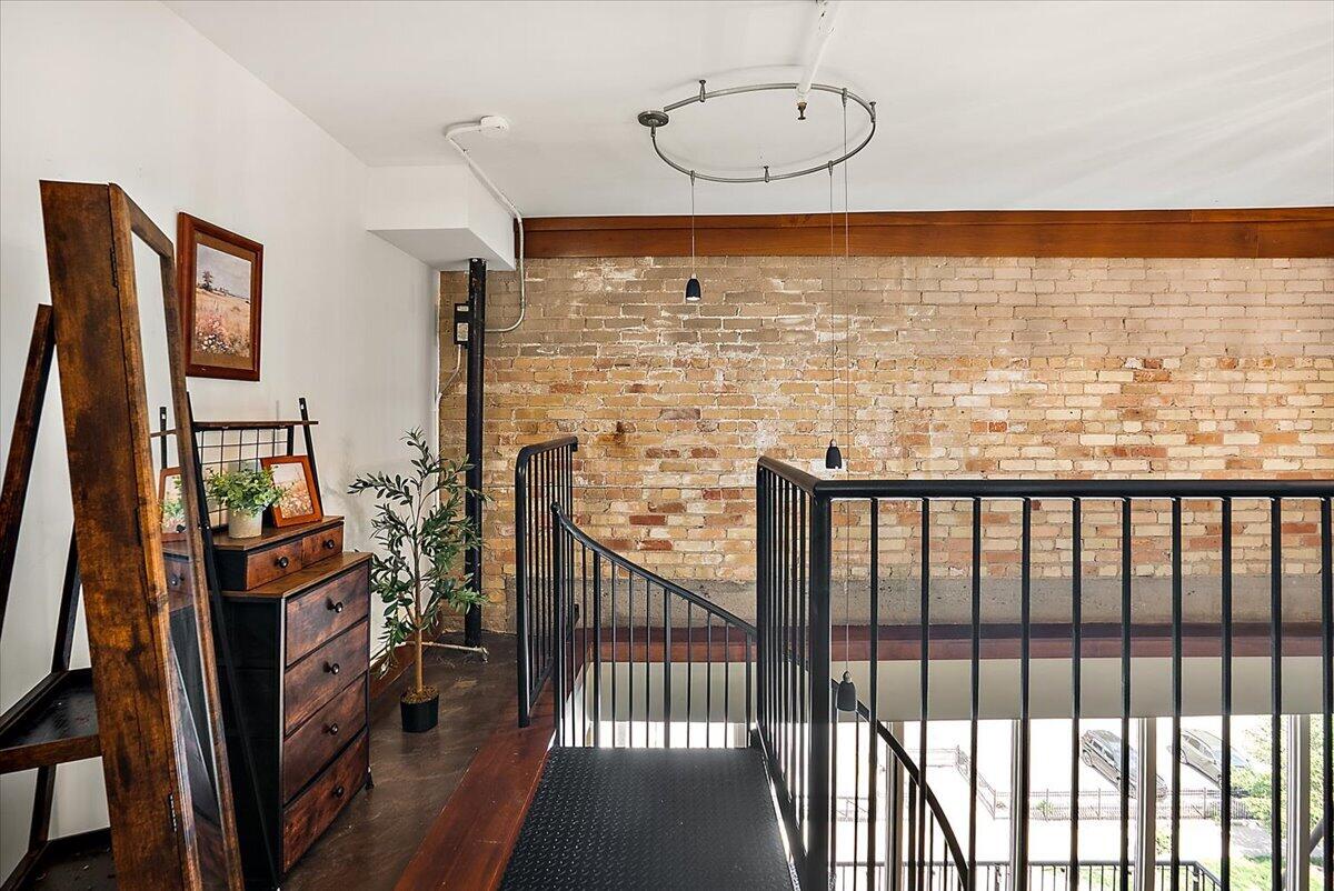 600 Broadway Avenue NW 423