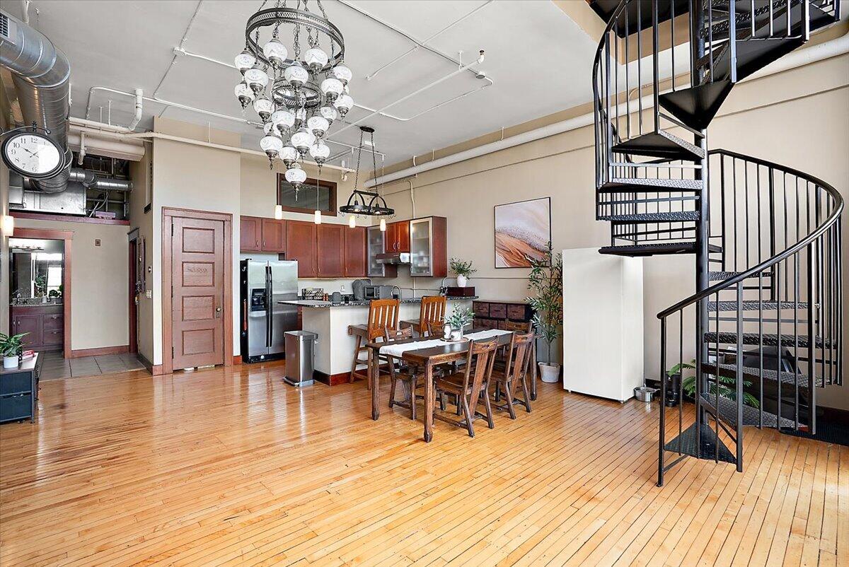 600 Broadway Avenue NW 423