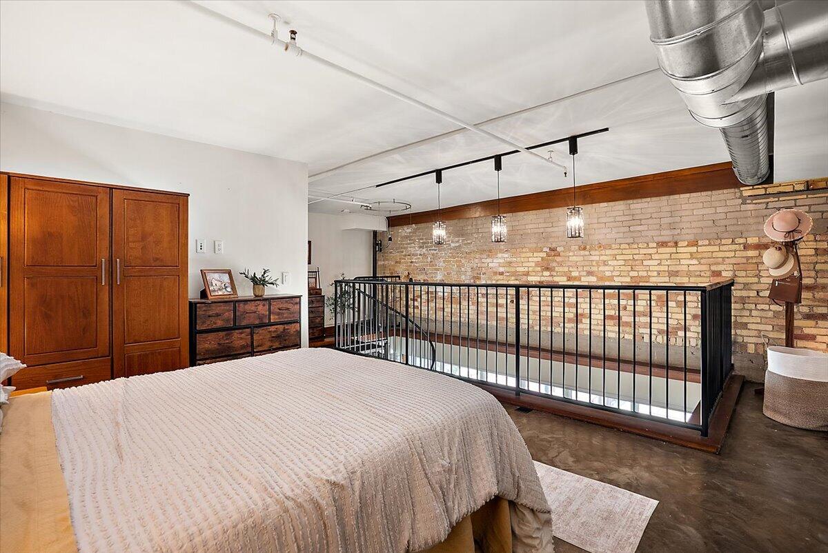 600 Broadway Avenue NW 423