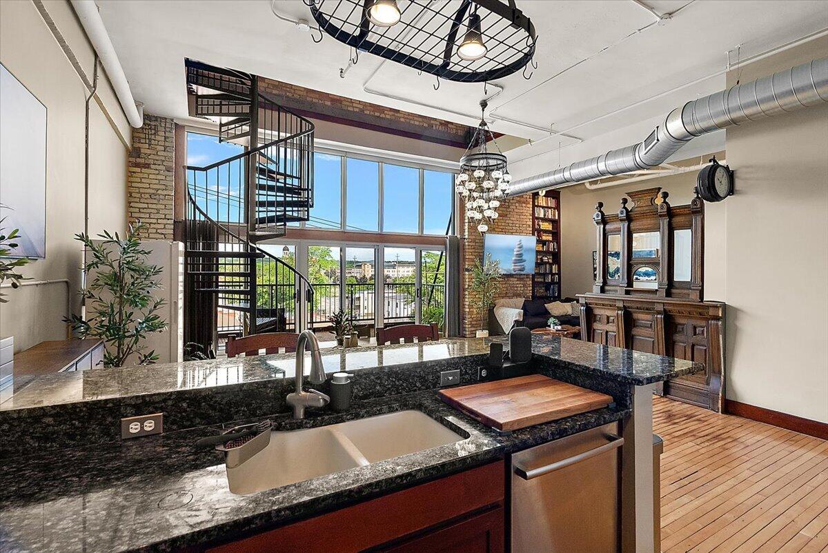 600 Broadway Avenue NW 423