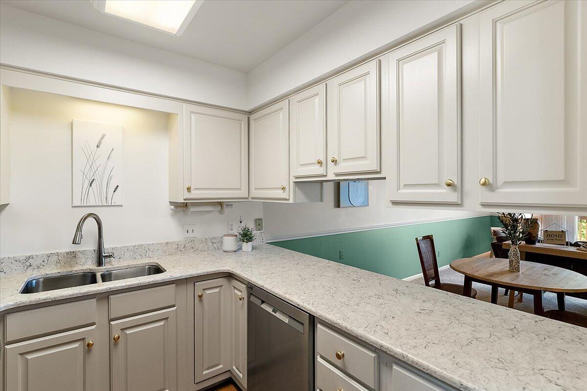 4823 Meadowview Court