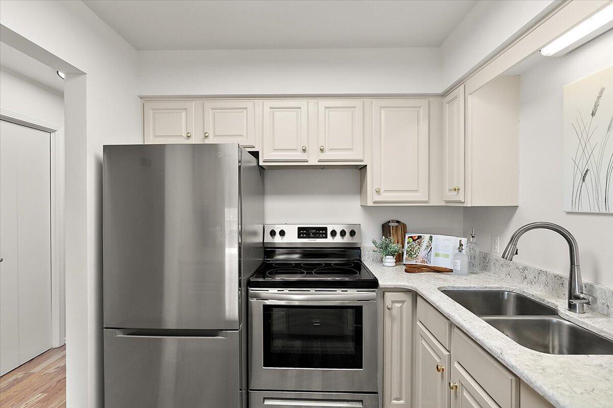 4823 Meadowview Court