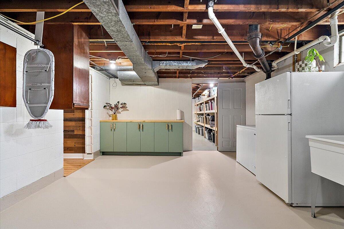 2538 Rosewood Street
