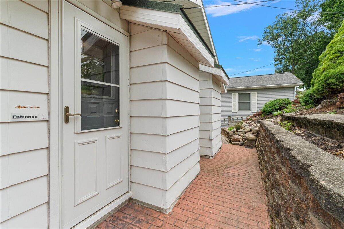 6444 Lakeshore Drive