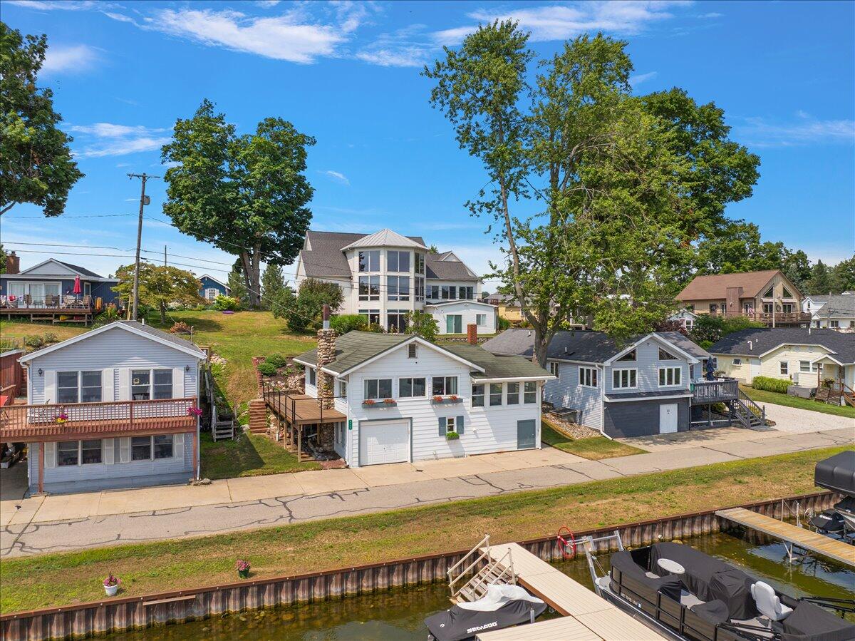 6444 Lakeshore Drive