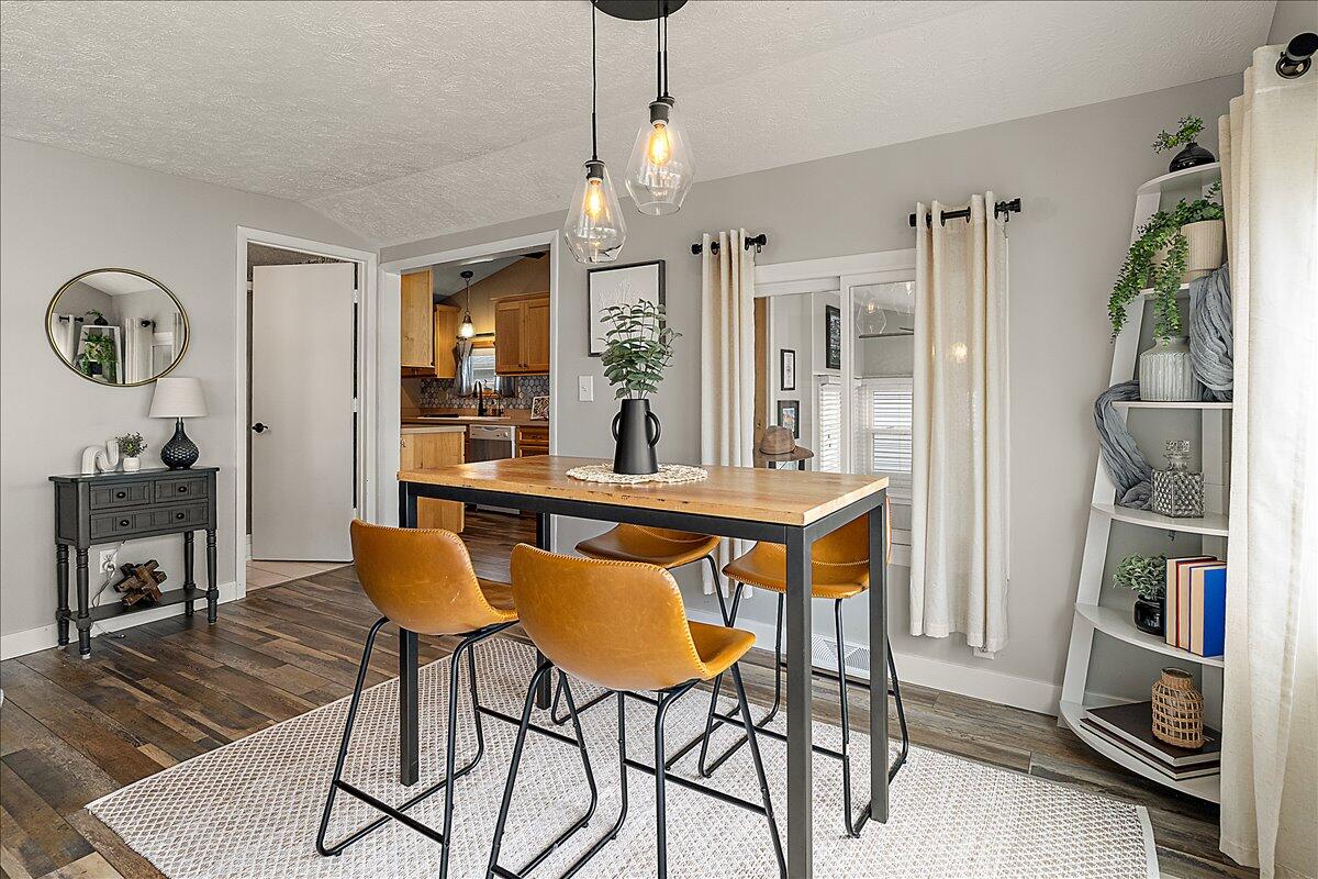 6444 Lakeshore Drive