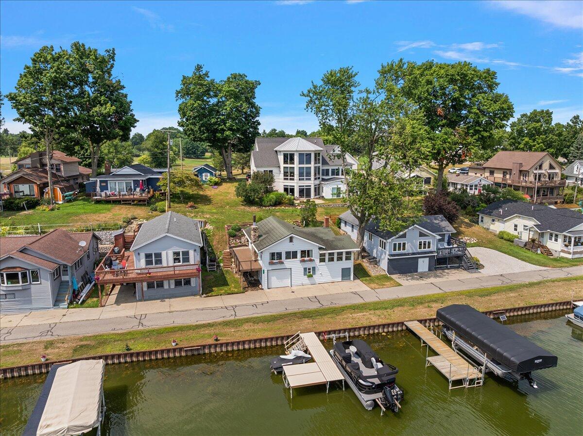 6444 Lakeshore Drive