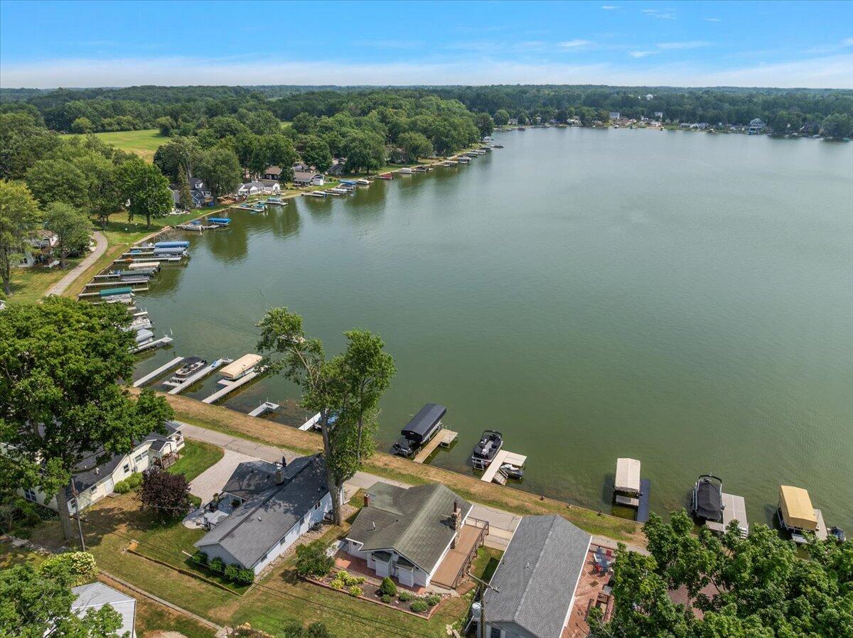 6444 Lakeshore Drive