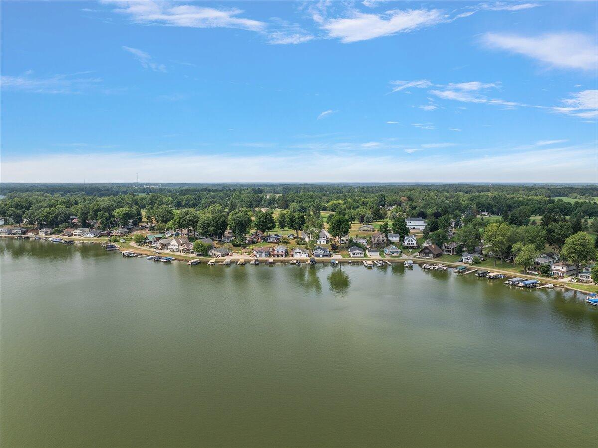 6444 Lakeshore Drive