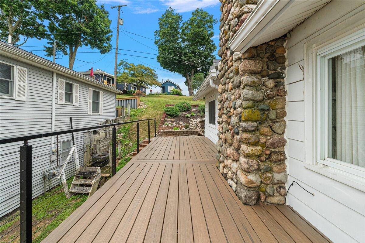6444 Lakeshore Drive