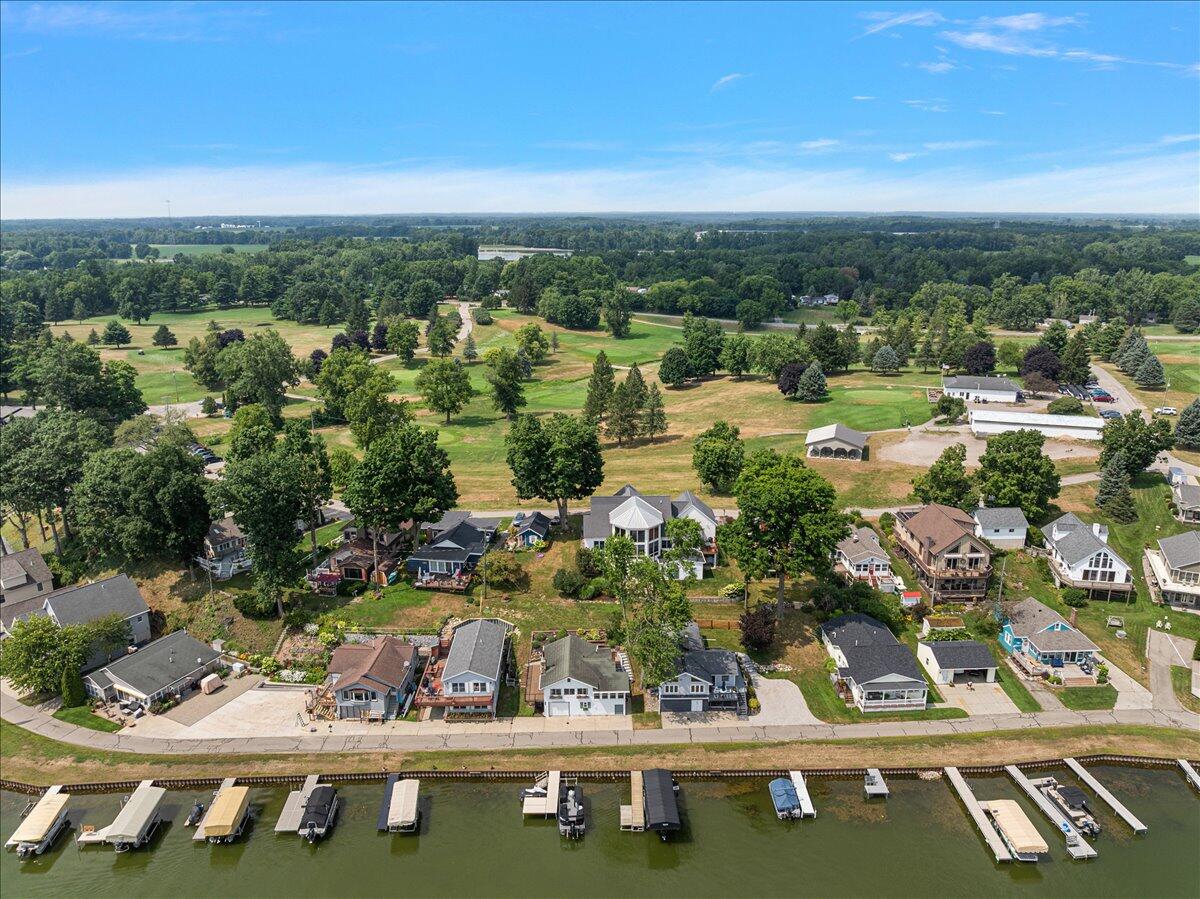 6444 Lakeshore Drive
